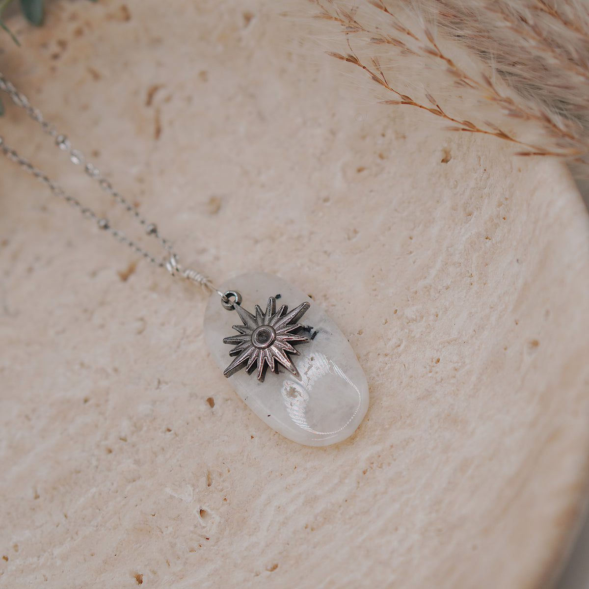 AMINA · Mondstein Amulett